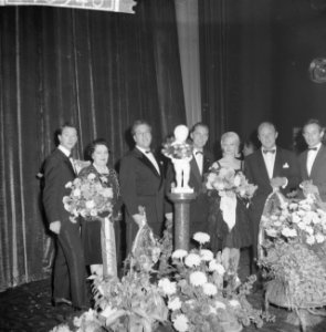 Galapremière van de zaak MP in het Tuschinskitheater te Amsterdam, v.l.n.r. Albe, Bestanddeelnr 911-6346
