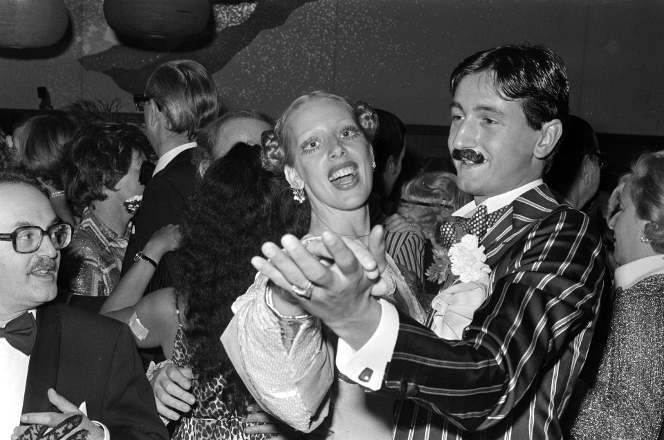 Galapersbal in Ohma hotel in aanwezigheid van prinses Margriet en Pieter van Vol, Bestanddeelnr 928-2705