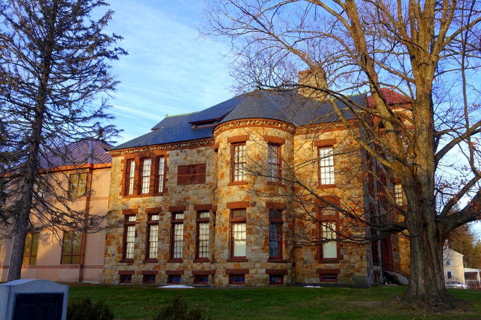 Gale Free Library (Damon Memorial building) - Holden, Massachusetts - DSC08391