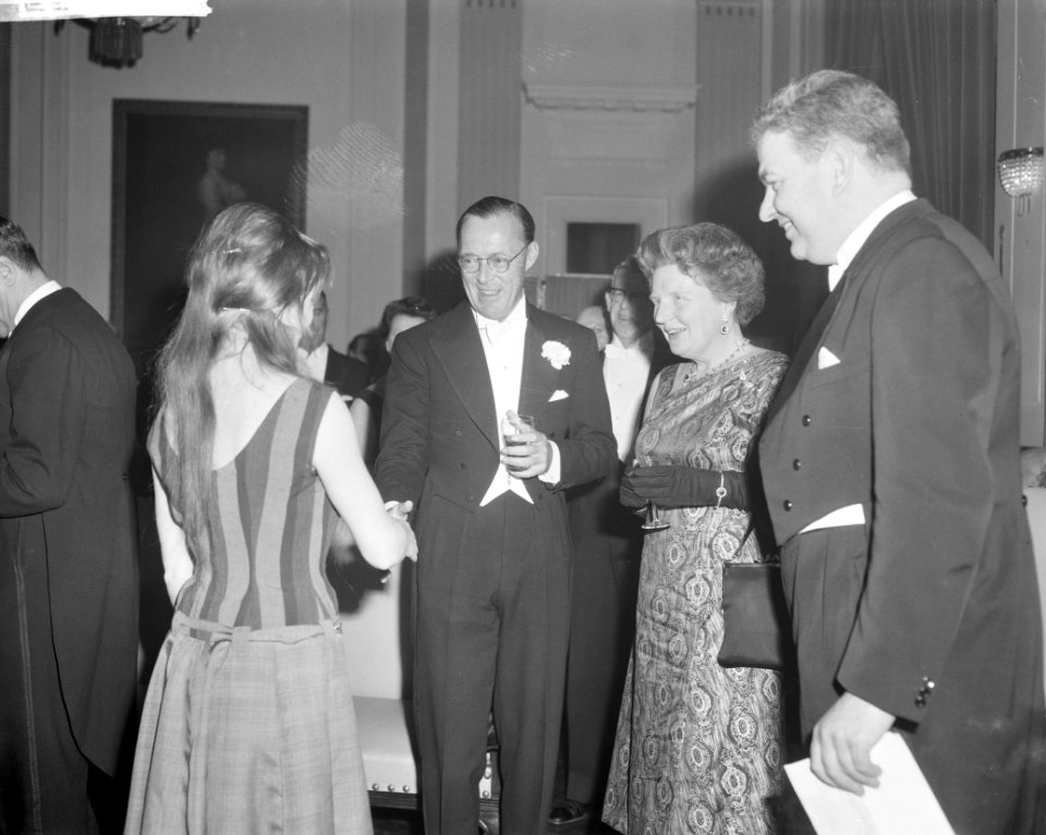 Gala-avond ter gelegenheid van Boekenweek 1962 Koningin Juliana en prins Bernha, Bestanddeelnr 913-7077