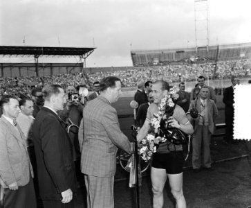 Gala-avond Tour de France Stadion Amsterdam, hulde Jan Derksen, Bestanddeelnr 906-5766