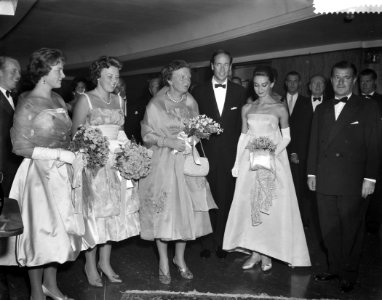 Gala-premiere The Unit Story City Amsterdam in aanwezigheid van koningin Juli…, Bestanddeelnr 910-7168