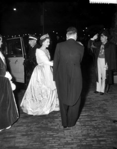 Galaconcert in het concertgebouw (aankomst vorstinnen), Bestanddeelnr 909-4347