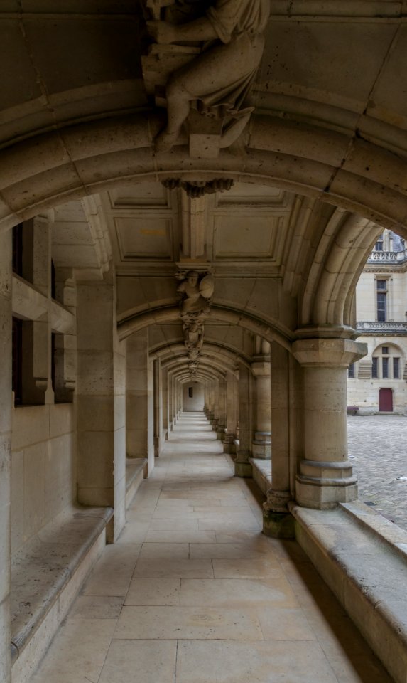 Galerie cour Château de Pierrefonds Oise
