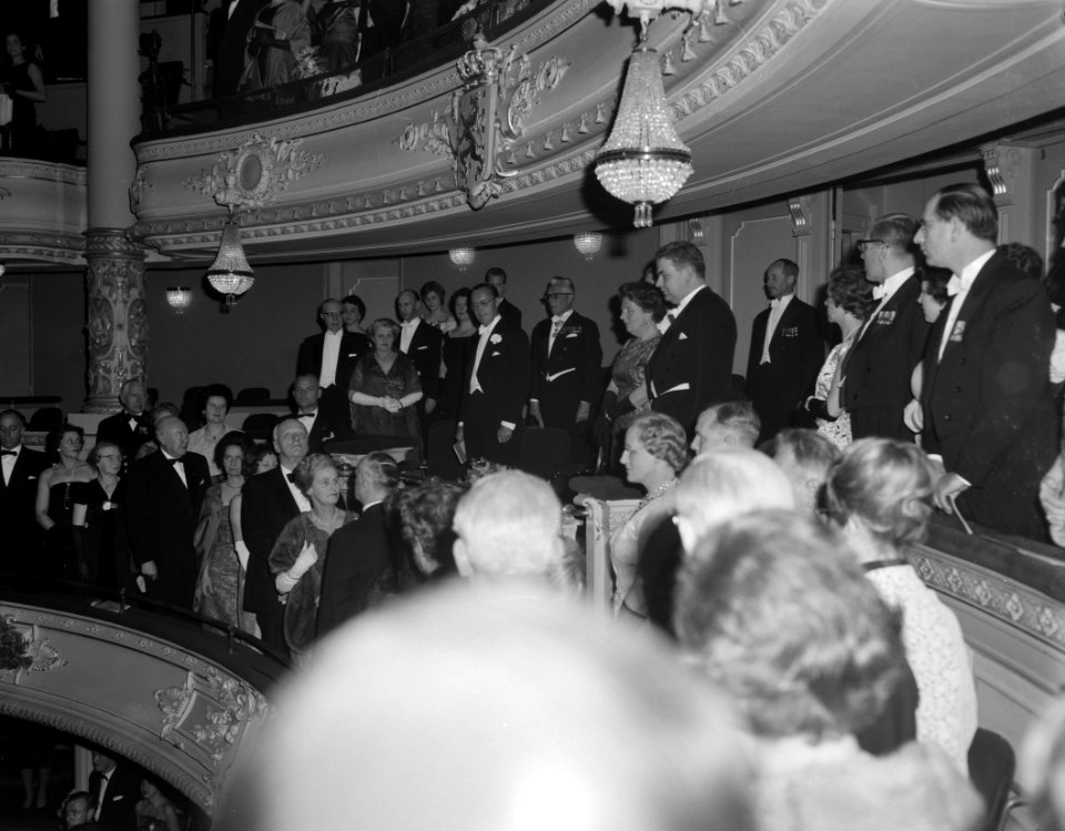 Gala-avond in de Stadsschouwburg in Amsterdam ter gelegenheid van Boekenweek 196, Bestanddeelnr 913-7089