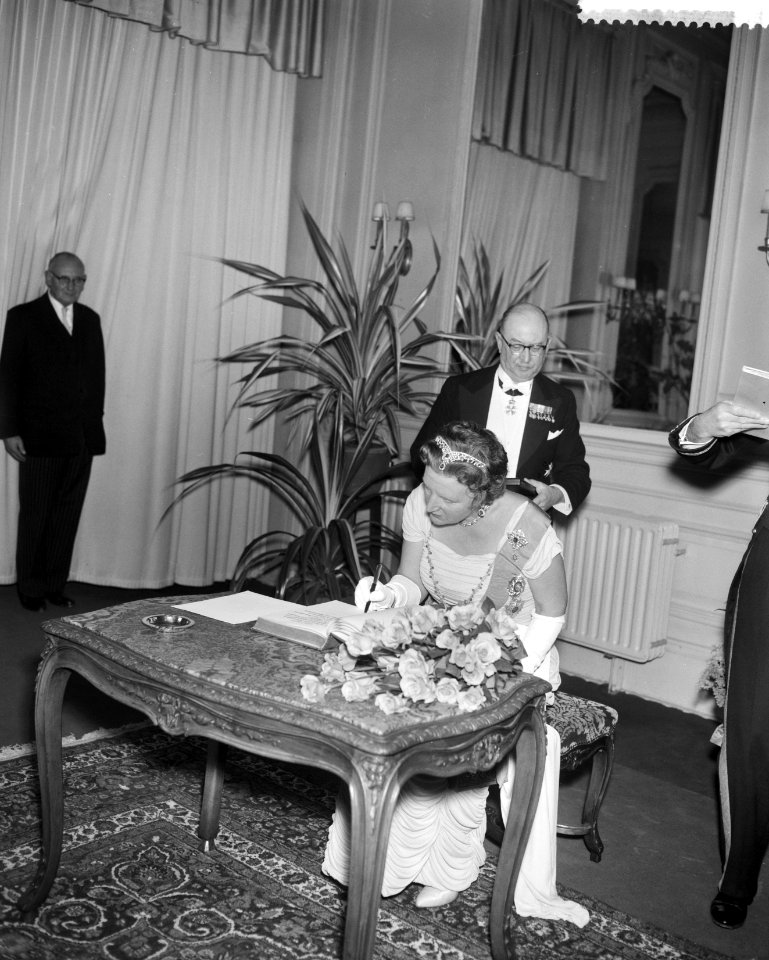 Galaconcert door Koninklijke Militaire Kapel in de Kurz te Den Haag , Koningin J, Bestanddeelnr 911-7026