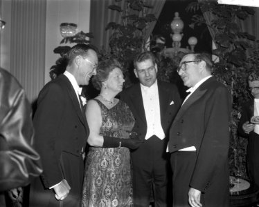Gala-avond in de Stadsschouwburg in Amsterdam ter gelegenheid van Boekenweek 196, Bestanddeelnr 913-7086