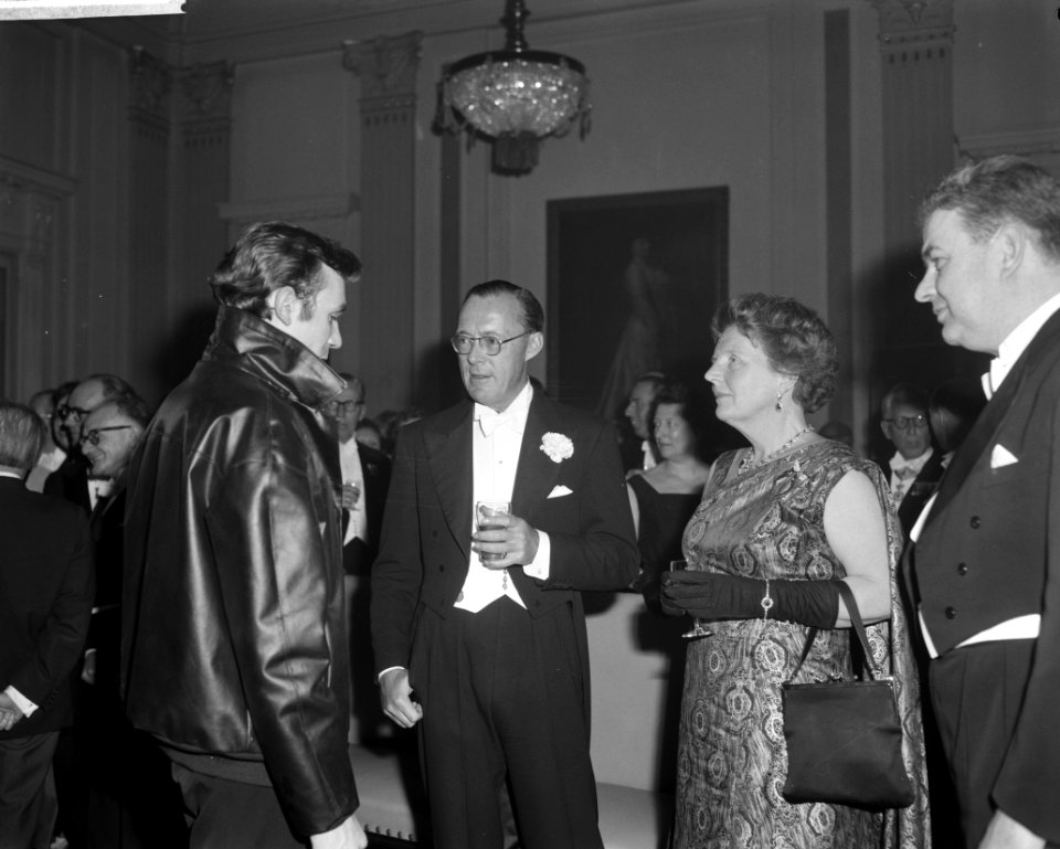 Gala-avond in de Stadsschouwburg in Amsterdam ter gelegenheid van Boekenweek 19…, Bestanddeelnr 913-7094
