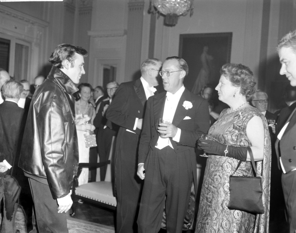 Gala-avond ter gelegenheid van Boekenweek 1962 Koningin Juliana en prins Bernha, Bestanddeelnr 913-7078