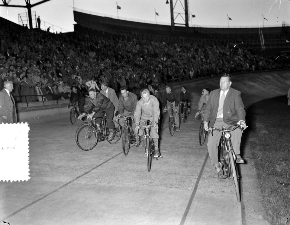 Gala-avond Tour de France Stadion Amsterdam, Hollandse ploeg van Tour met Pellen, Bestanddeelnr 906-5767