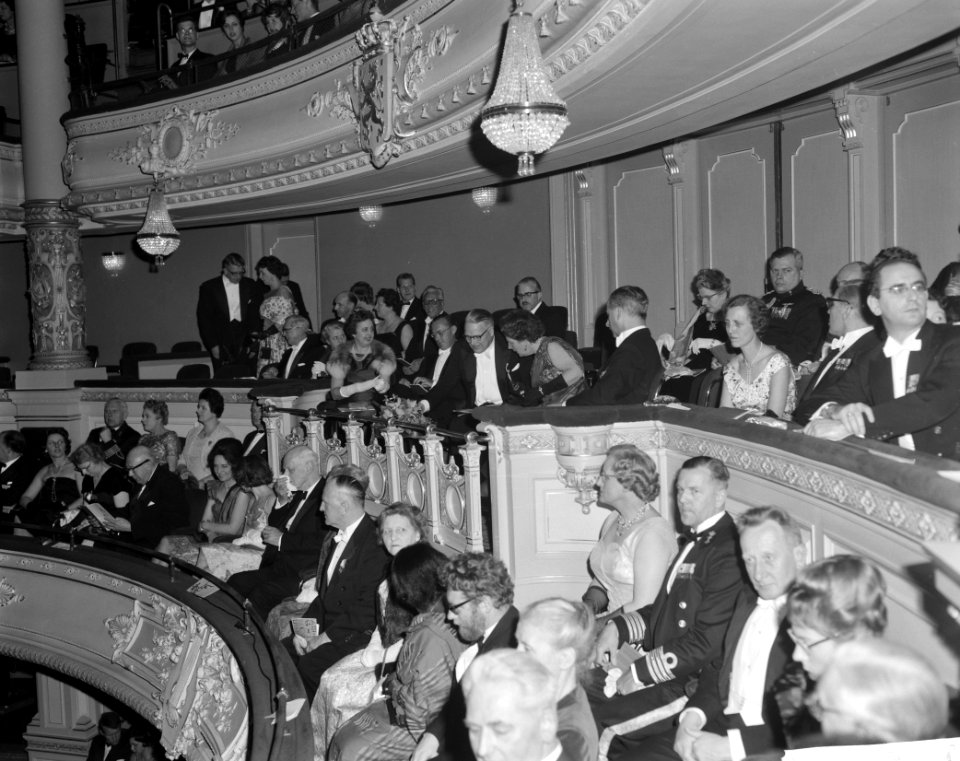Gala-avond in de Stadsschouwburg in Amsterdam ter gelegenheid van Boekenweek 19…, Bestanddeelnr 913-7090