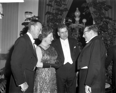 Gala-avond in de Stadsschouwburg in Amsterdam ter gelegenheid van Boekenweek 19…, Bestanddeelnr 913-7071