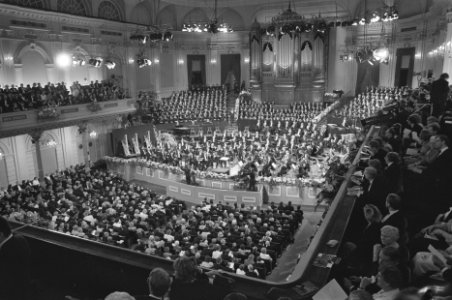 Galaconcert t.g.v. 100-jarig bestaan Concertgebouw en afronding renovatie overz, Bestanddeelnr 934-2275