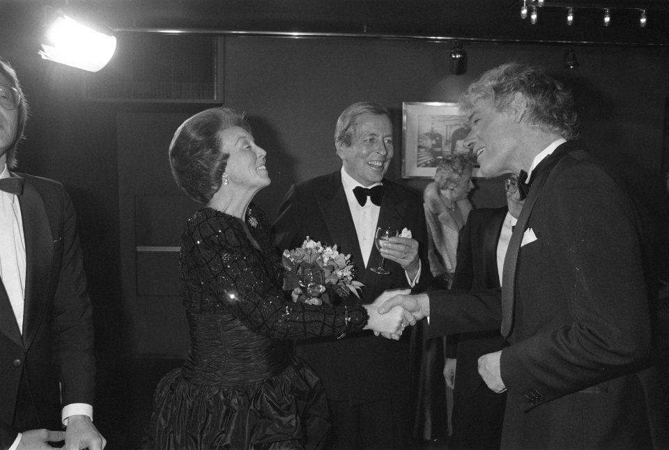 Gala van de Eeuw in 100-jarig Carre Koninklijk paar met Paul van Vliet, Bestanddeelnr 934-1488