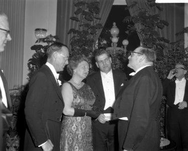 Gala-avond in de Stadsschouwburg in Amsterdam ter gelegenheid van Boekenweek 19…, Bestanddeelnr 913-7073