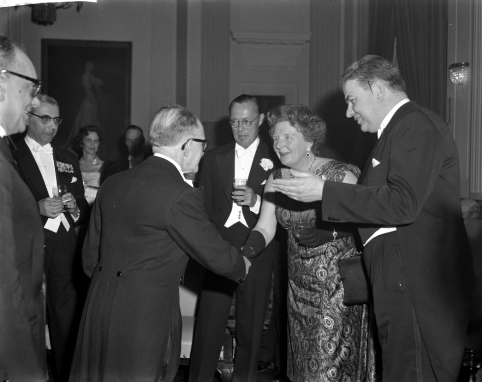 Gala-avond in de Stadsschouwburg in Amsterdam ter gelegenheid van Boekenweek 196, Bestanddeelnr 913-7083