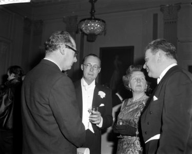 Gala-avond in de Stadsschouwburg in Amsterdam ter gelegenheid van Boekenweek 196, Bestanddeelnr 913-7085