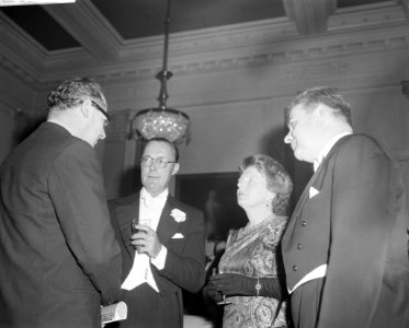 Gala-avond ter gelegenheid van Boekenweek 1962 Koningin Juliana en prins Bernha, Bestanddeelnr 913-7075