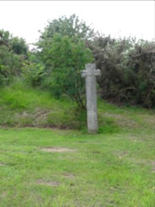 Fyé (Sarthe) croix, chemin des Garennes