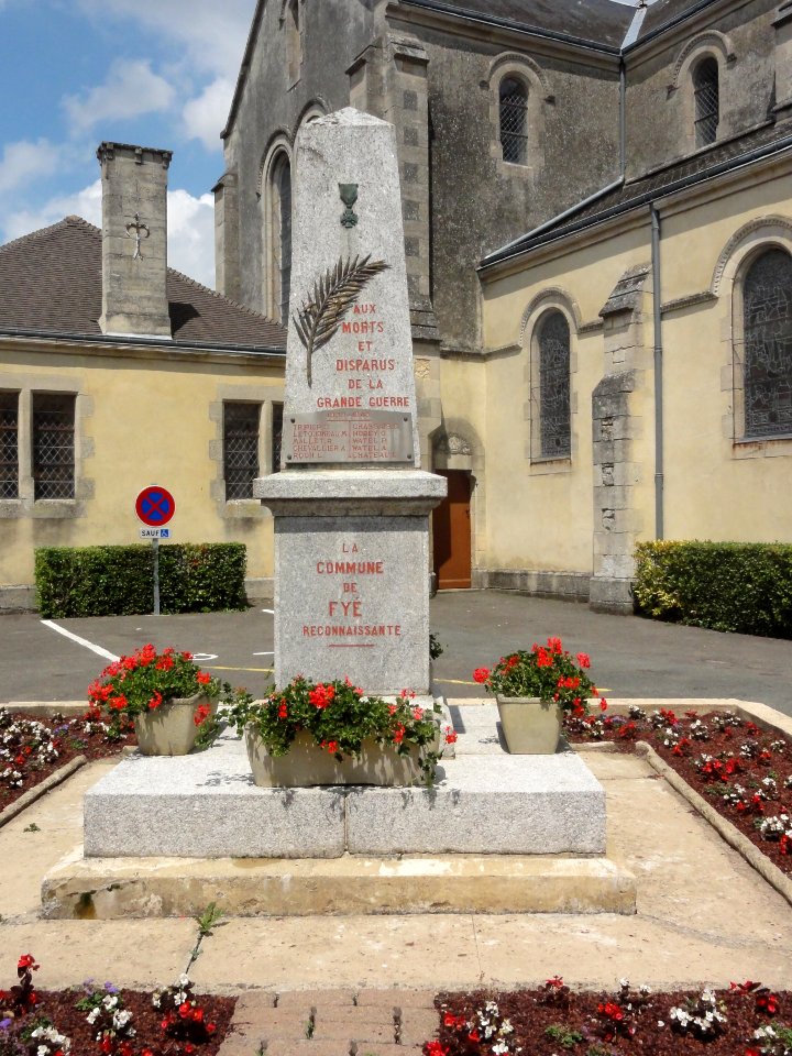 Fyé (Sarthe) monument aux morts