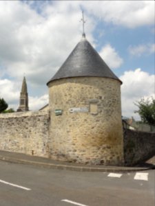 Fyé (Sarthe) tour ronde