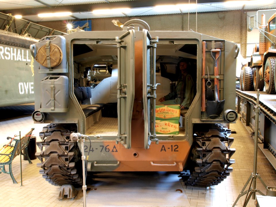 G-260 International Harvester M75 APC pic5