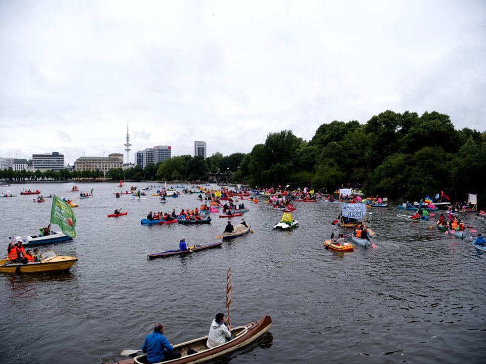 G20 Protestwelle Hamburg boats on the Binnenalster 06