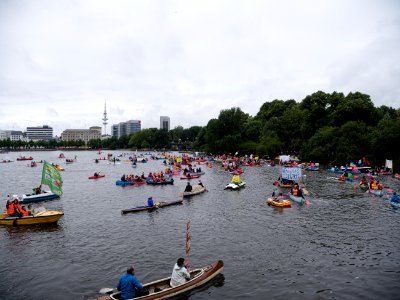 G20 Protestwelle Hamburg boats on the Binnenalster 06
