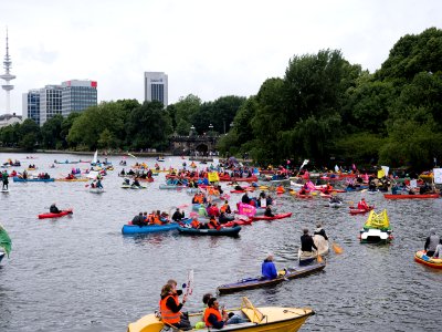 G20 Protestwelle Hamburg boats on the Binnenalster 07