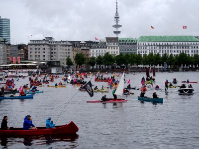G20 Protestwelle Hamburg boats on the Binnenalster 02