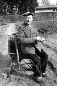 G Van Oosterum 70 jaar in dienst in Baarn, Bestanddeelnr 912-1919