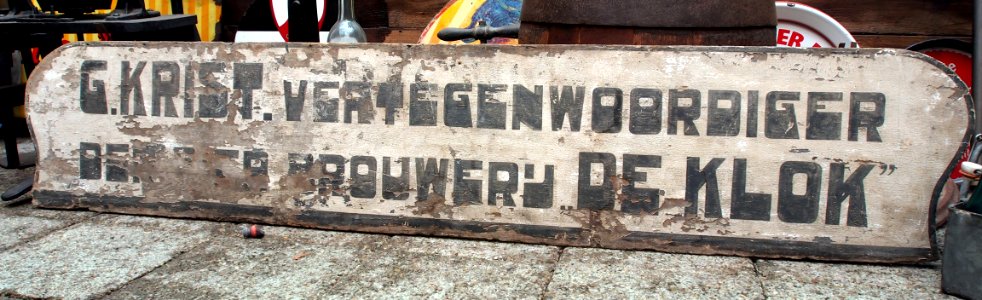 G Krist, vertegenwoordiger brouwerij De Klok, houten reklamebord