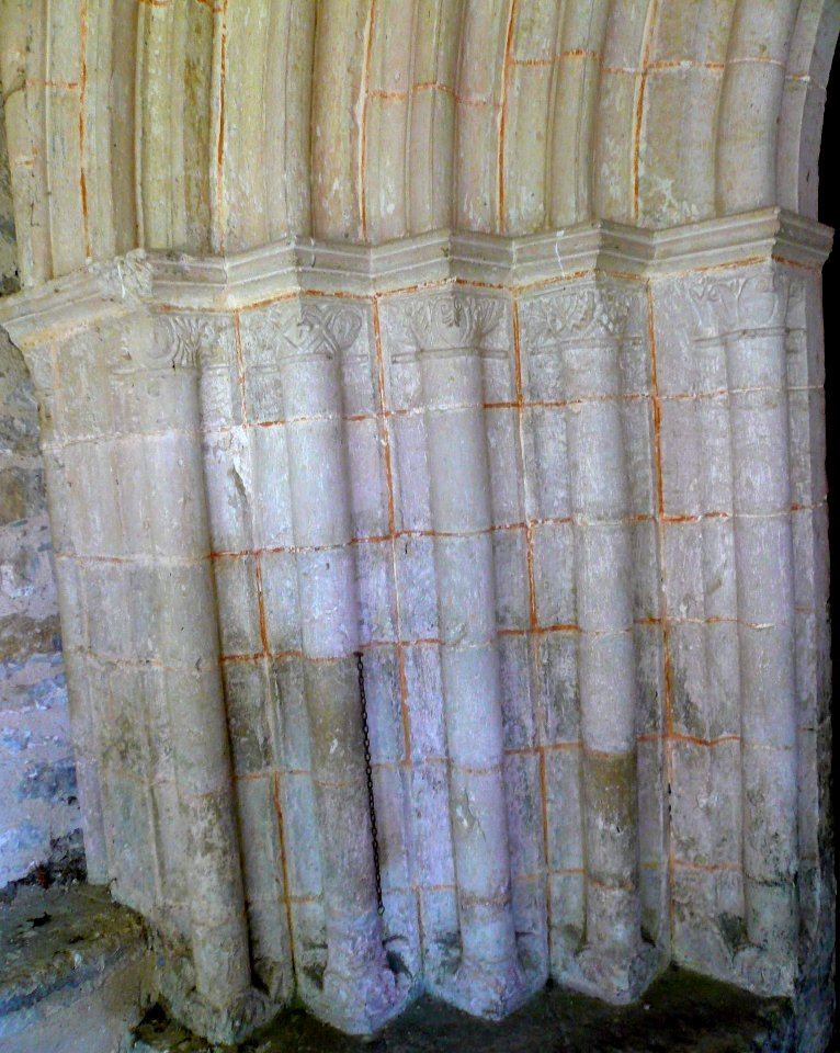 Gámiz - Iglesia de Santa Eulalia, portada tardorrománica con arquería apuntada protogótica 03