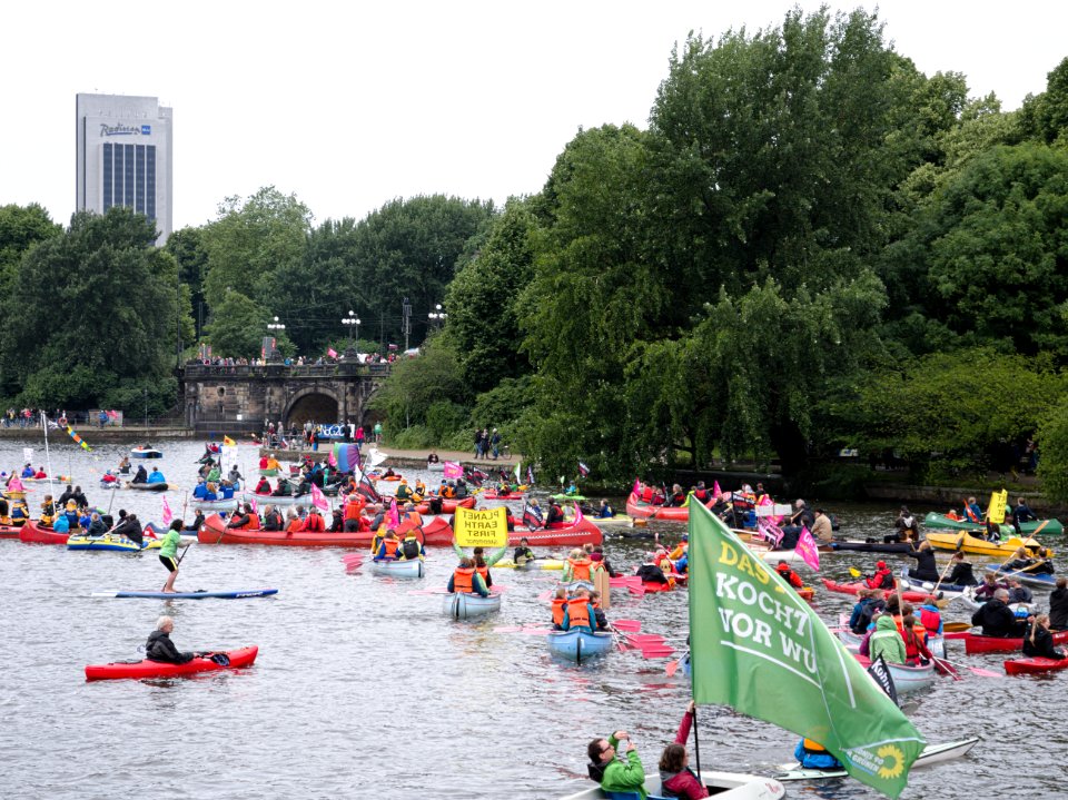 G20 Protestwelle Hamburg boats on the Binnenalster 10