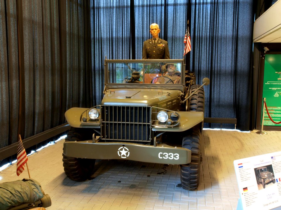 G-502 Dodge WC-56 T214 Command pic2