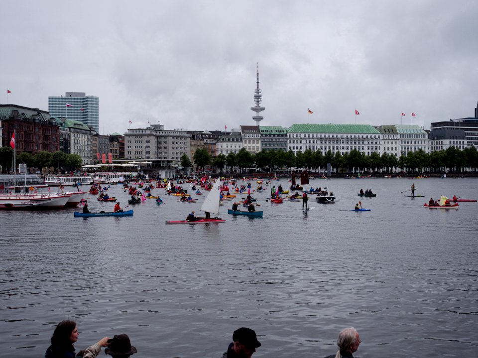 G20 Protestwelle Hamburg boats on the Binnenalster 01