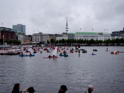 G20 Protestwelle Hamburg boats on the Binnenalster 01
