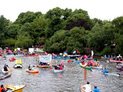 G20 Protestwelle Hamburg boats on the Binnenalster 08