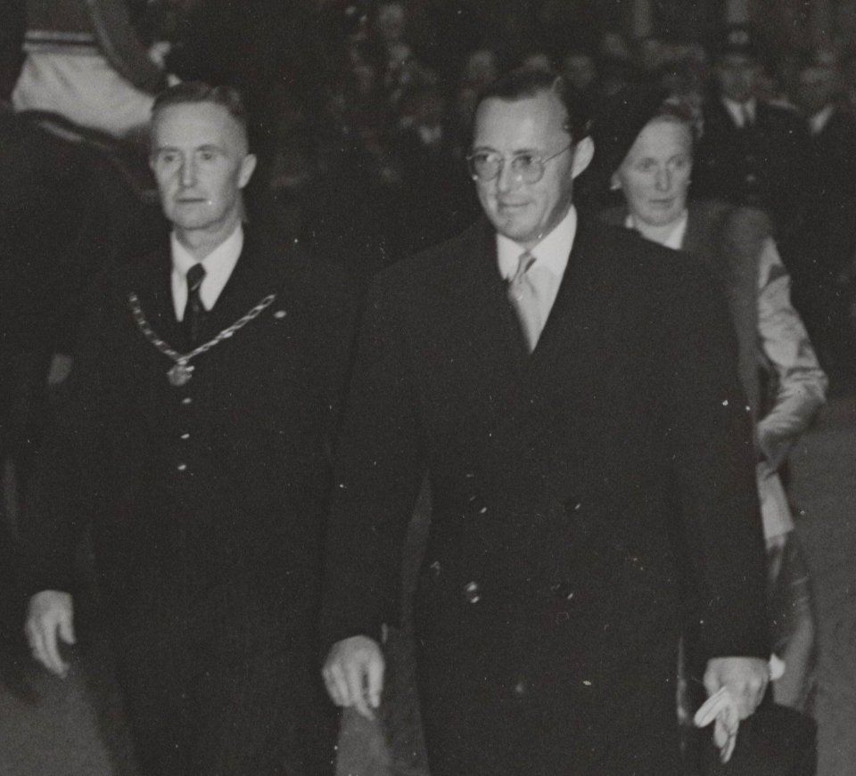 G.A. Strick van Linschoten met prins Bernhard