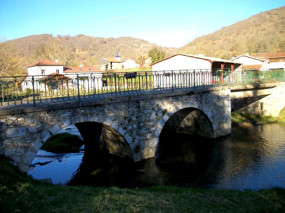 Générest pont sur l'Arize près de la mairie