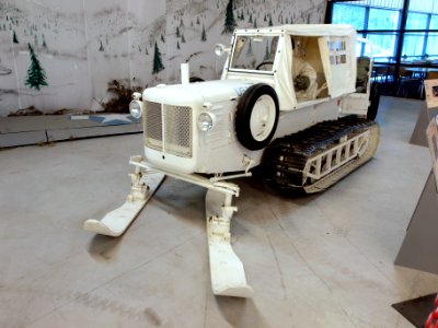 G-401 snow tracktor