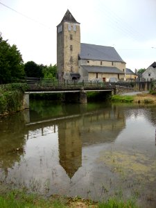 Géronce (Pyr-Atl, Fr) Église St.Laurent et son reflet dans le Joos