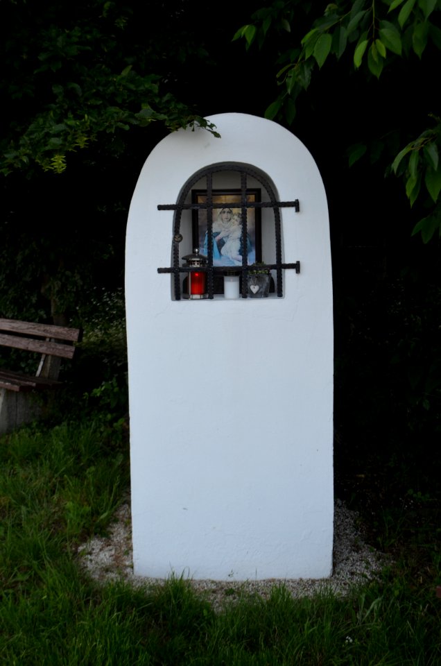 Görgeshausen, Heiligenhäuschen nordöstlich des Ortes an der K 164