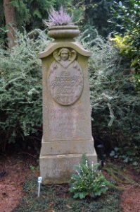 Frankfurt, Hauptfriedhof, Grab IV IV 215 Donalies (1)