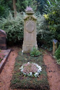 Frankfurt, Hauptfriedhof, Grab IV IV 215 Donalies