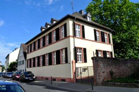 Frankfurt-Niederrad, Kelsterbacher Straße 39, Pfarrhaus
