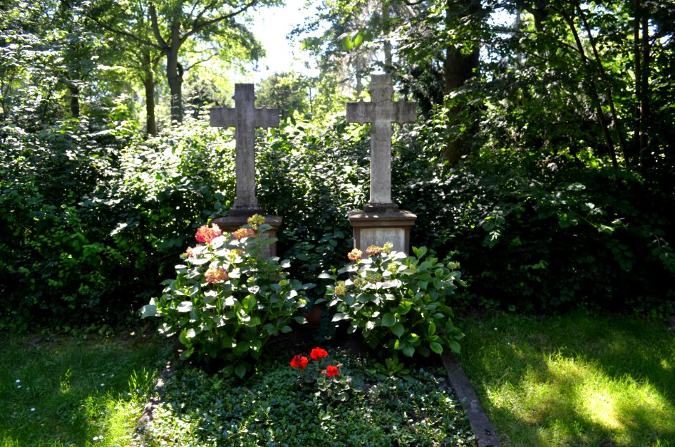 Frankfurt-Niederrad, Friedhof, Grab D 78-79 Biebel-Barth