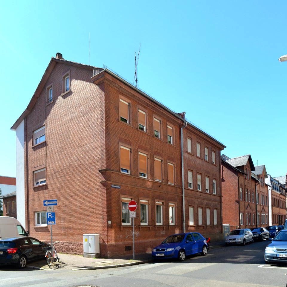 Frankfurt-Niederrad, Odenwaldstraße 30-28
