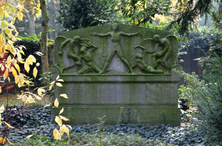 Frankfurt, Hauptfriedhof, Grab II Gartengräber 76 Kertess
