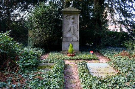 Frankfurt, Hauptfriedhof, Grab II GG 21 Familie Edinger